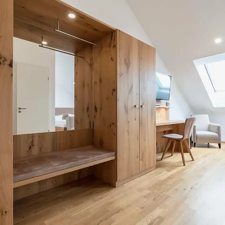 Hotel & Loewen 3*