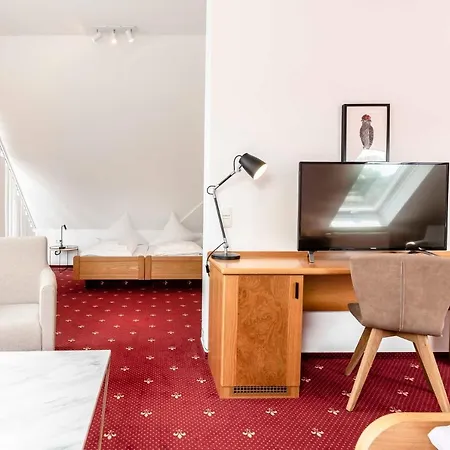 Отель & Loewen Вальдкирх