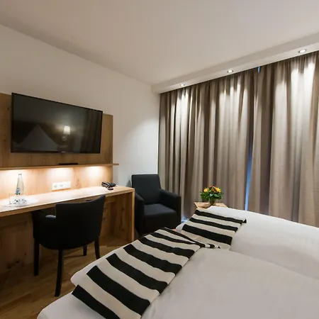 & Loewen Вальдкирх