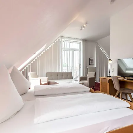 & Loewen Hotel